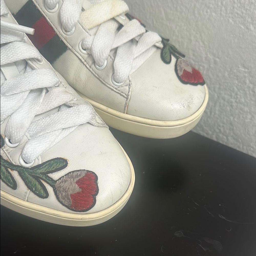 Gucci White Sneakers with Red & Green Floral Embroidery - Picture 4 of 8